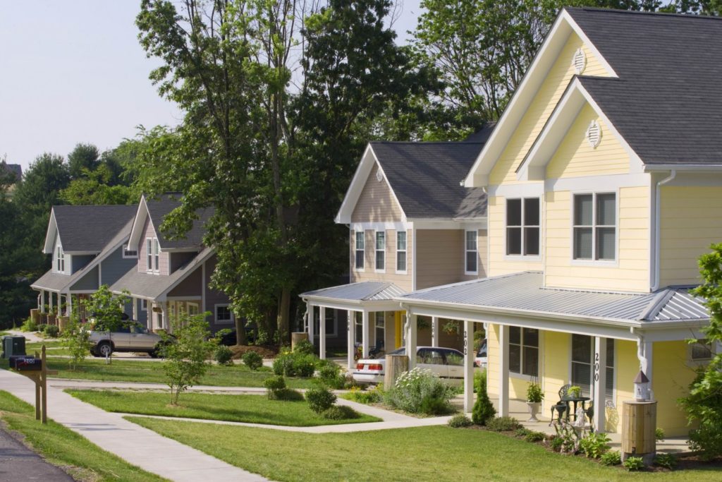 houses_on_neighborhood_street